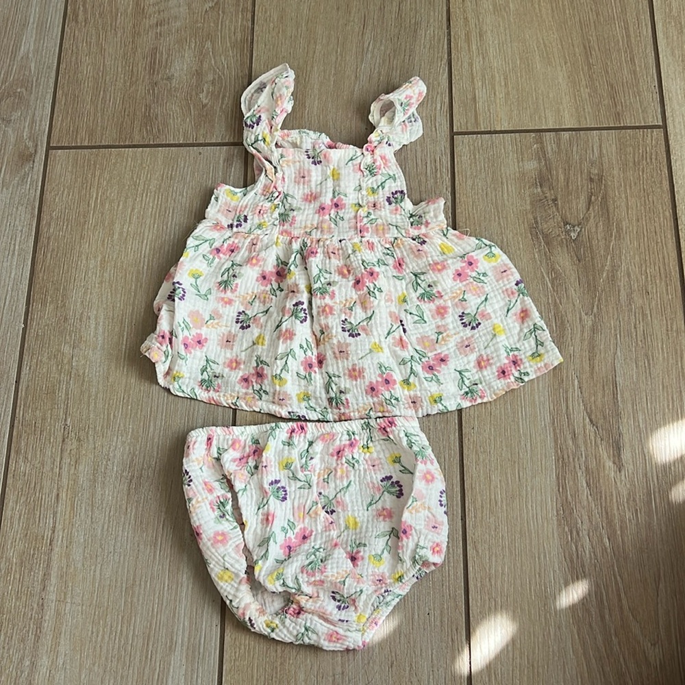 Baby on board floral gauze top with bloomers, size 24 months